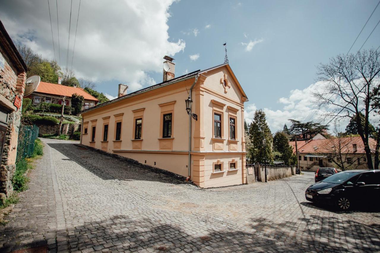 Banská Štiavnica Botanicky Dvorアパートホテル エクステリア 写真